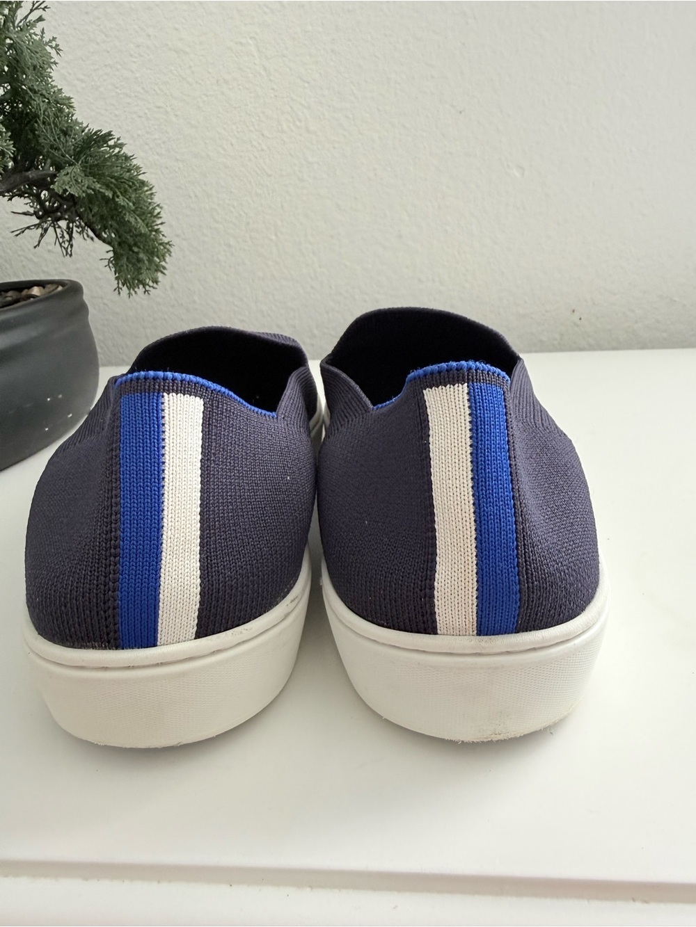 Rothy's sneakers women size 10.5 Navy Knit Slip-On with White Sole and Blue - Picture 6 of 8